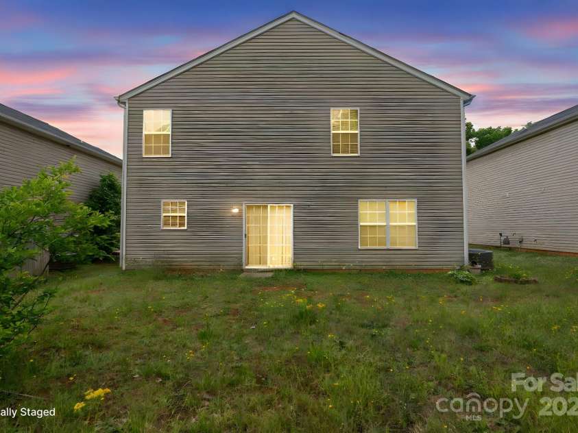 3627 Alexander Forest Drive, Charlotte, NC 28269.  MLS# CAR4227346, YatesRealty ID 19217. 