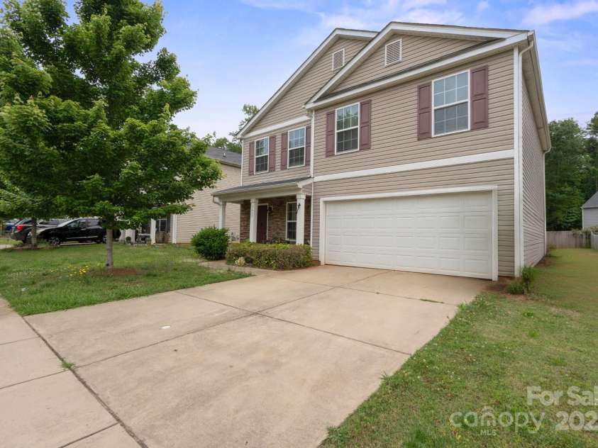 3627 Alexander Forest Drive, Charlotte, NC 28269.  MLS# CAR4227346, YatesRealty ID 19217. 