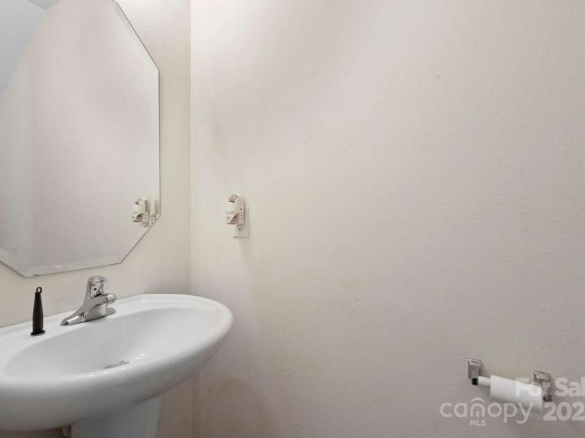 3627 Alexander Forest Drive, Charlotte, NC 28269.  MLS# CAR4227346, YatesRealty ID 19217. 