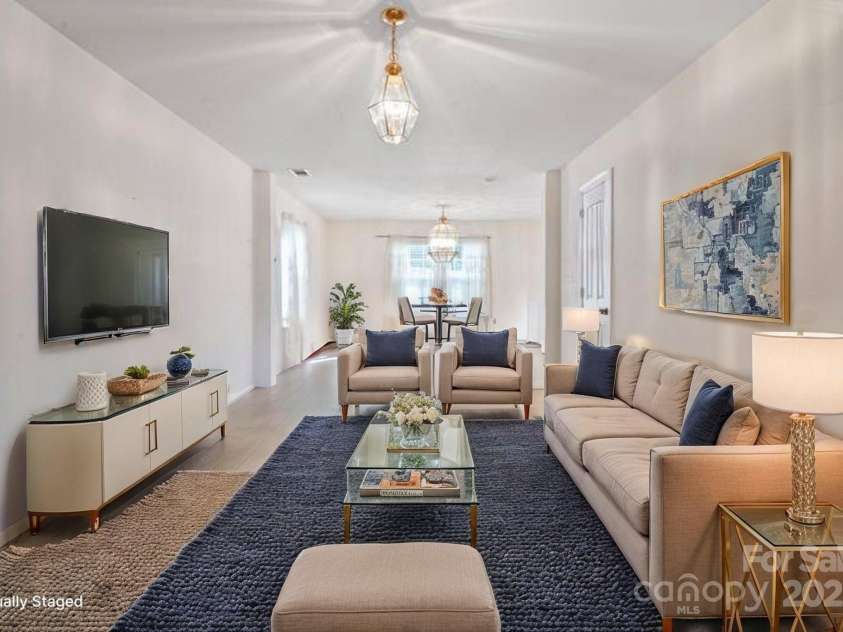 3627 Alexander Forest Drive, Charlotte, NC 28269.  MLS# CAR4227346, YatesRealty ID 19217. 