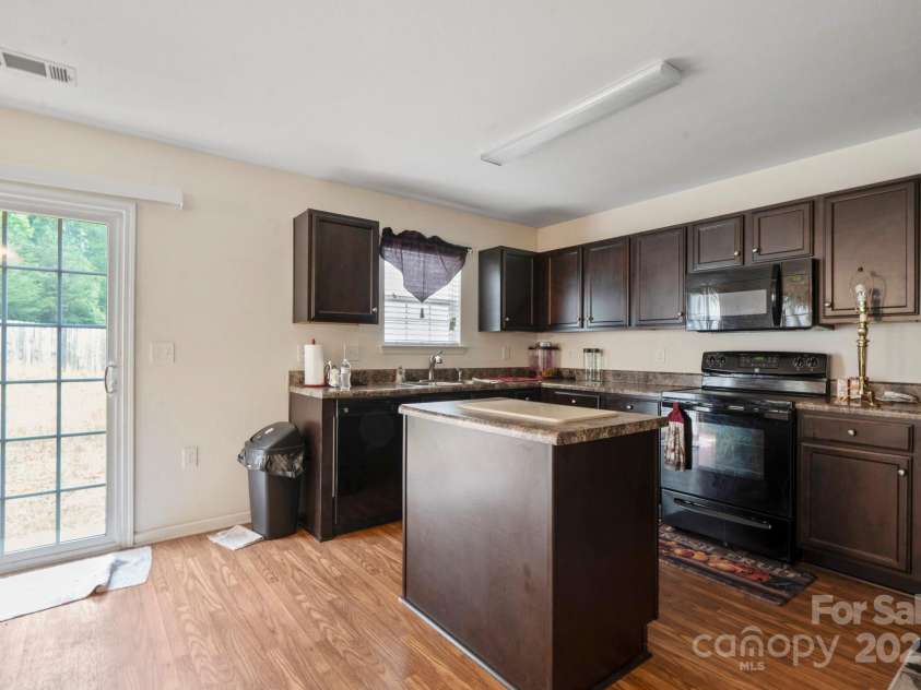 3627 Alexander Forest Drive, Charlotte, NC 28269.  MLS# CAR4227346, YatesRealty ID 19217. 