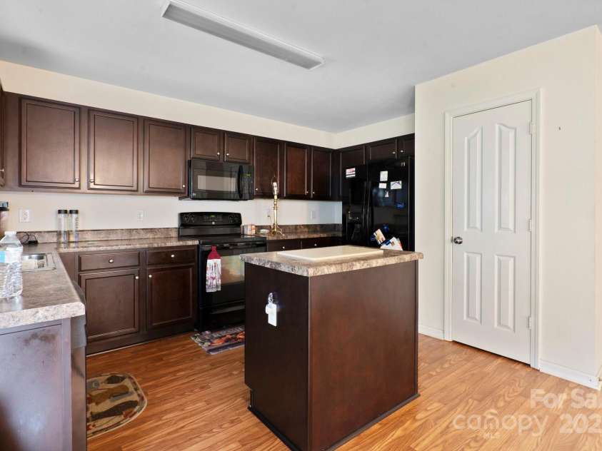 3627 Alexander Forest Drive, Charlotte, NC 28269.  MLS# CAR4227346, YatesRealty ID 19217. 