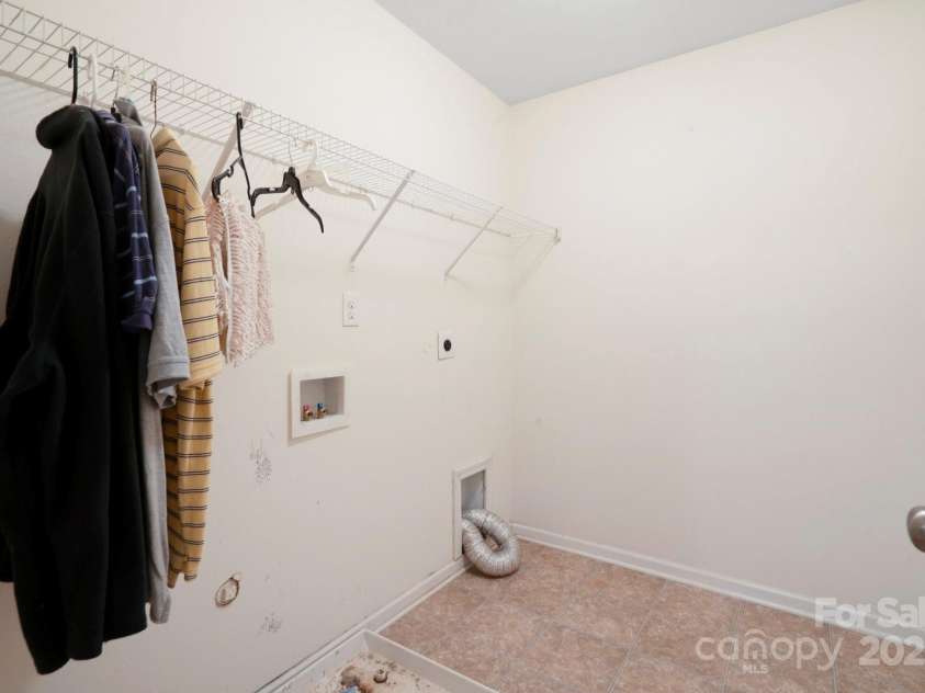 3627 Alexander Forest Drive, Charlotte, NC 28269.  MLS# CAR4227346, YatesRealty ID 19217. 