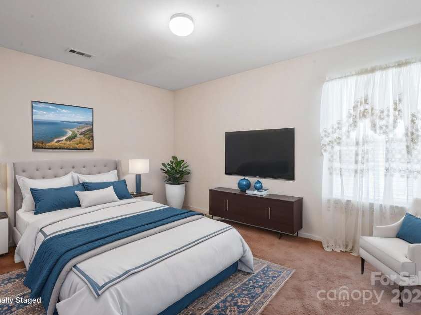 3627 Alexander Forest Drive, Charlotte, NC 28269.  MLS# CAR4227346, YatesRealty ID 19217. 