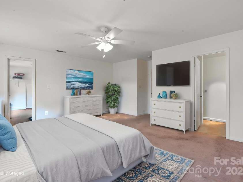 3627 Alexander Forest Drive, Charlotte, NC 28269.  MLS# CAR4227346, YatesRealty ID 19217. 