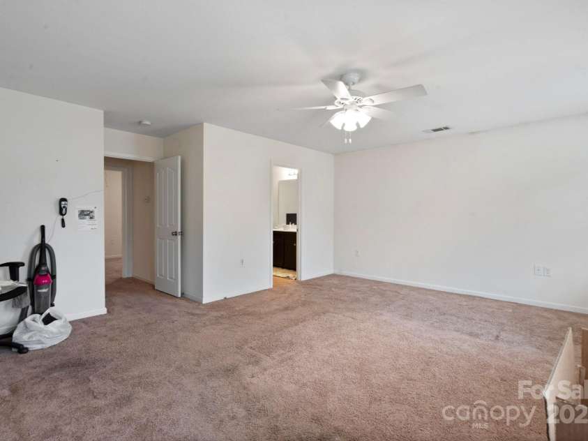 3627 Alexander Forest Drive, Charlotte, NC 28269.  MLS# CAR4227346, YatesRealty ID 19217. 