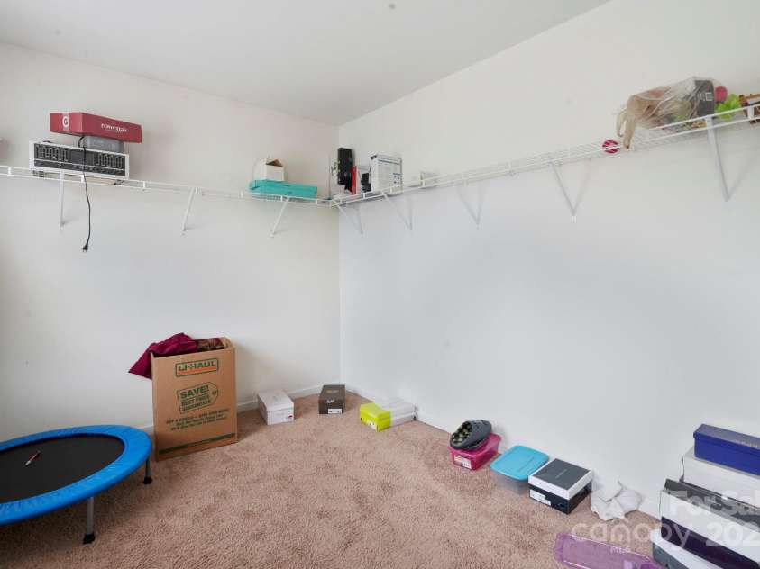 3627 Alexander Forest Drive, Charlotte, NC 28269.  MLS# CAR4227346, YatesRealty ID 19217. 