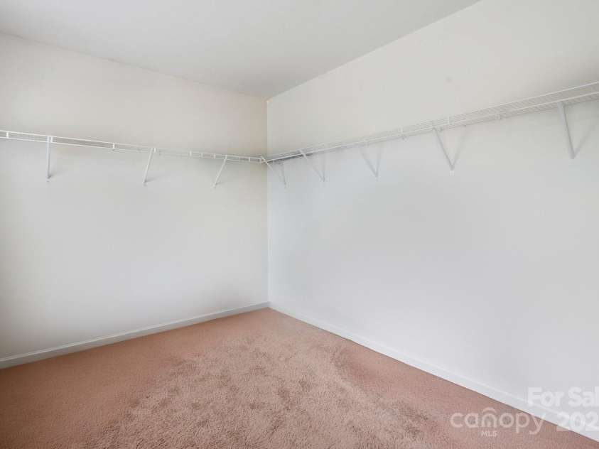 3627 Alexander Forest Drive, Charlotte, NC 28269.  MLS# CAR4227346, YatesRealty ID 19217. 