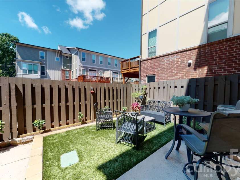 930 Steel House Boulevard, Charlotte, NC 28205.  MLS# CAR4362093, YatesRealty ID 19217. 