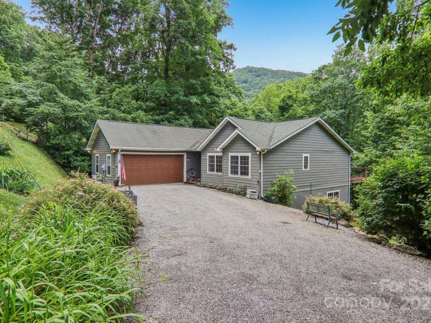 574 Appaloosa Trail, Waynesville, NC 28785.  MLS# CAR4269217, YatesRealty ID 19218. 