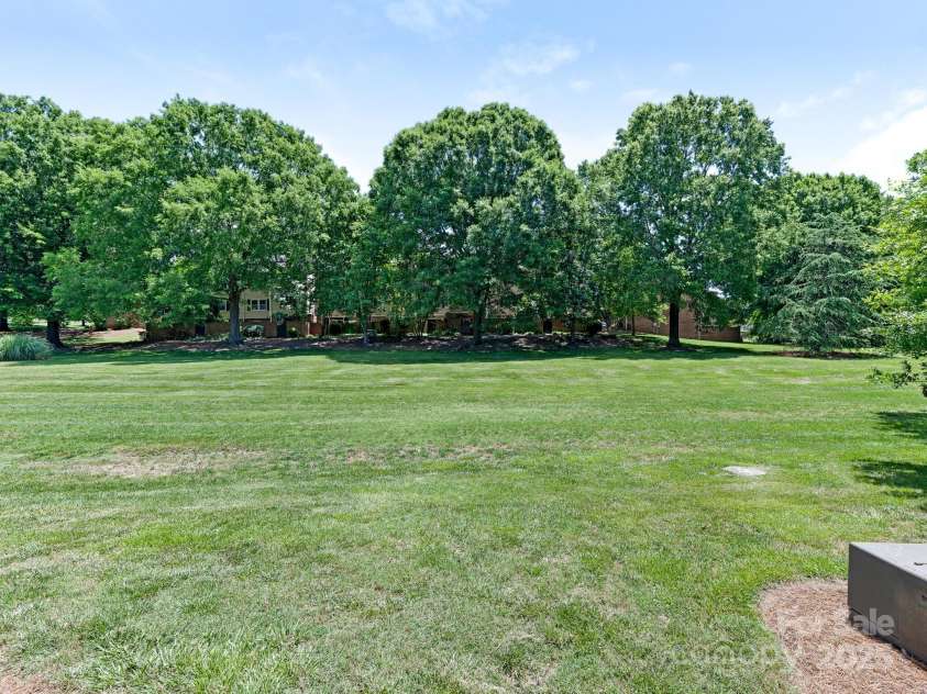 6817 Dumbarton Drive, Charlotte, NC 28210.  MLS# CAR4264410, YatesRealty ID 19219. 