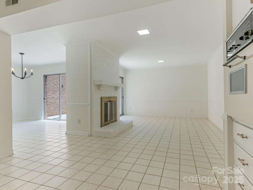 6817 Dumbarton Drive, Charlotte, NC 28210.  MLS# CAR4264410, YatesRealty ID 19219. 