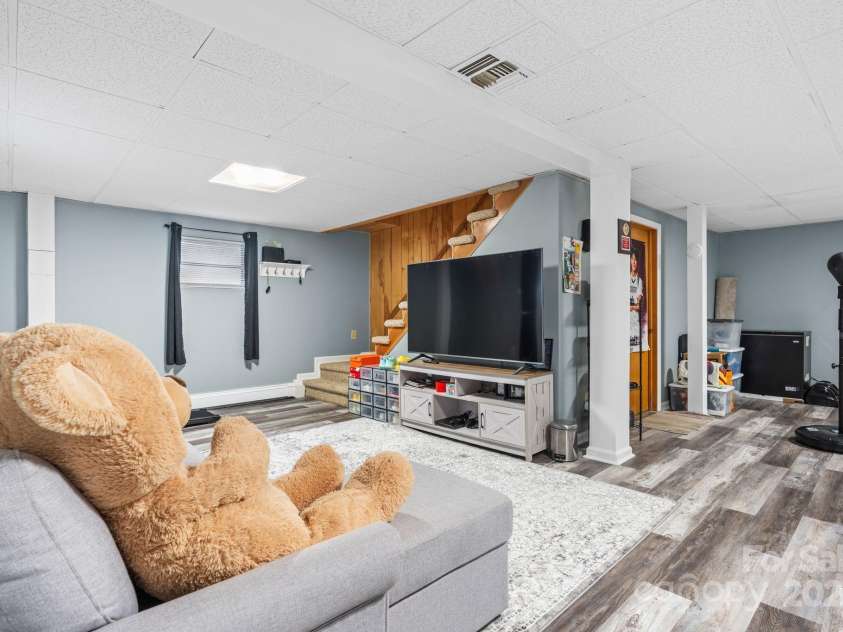 2761 Highland Avenue, Hickory, NC 28601.  MLS# CAR4287966, YatesRealty ID 1922. 