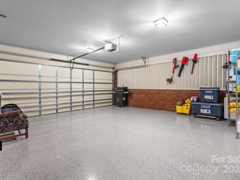 2761 Highland Avenue, Hickory, NC 28601.  MLS# CAR4287966, YatesRealty ID 1922. 