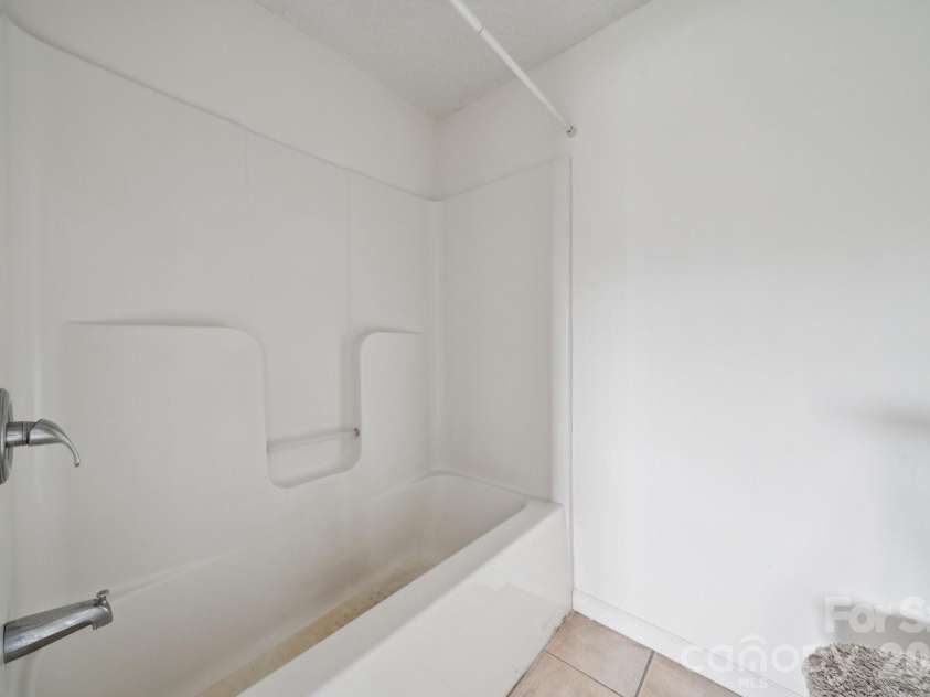 411 Central Avenue, Landis, NC 28088.  MLS# CAR4273594, YatesRealty ID 1922. 2nd Full Bathroom