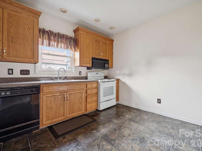 411 Central Avenue, Landis, NC 28088.  MLS# CAR4273594, YatesRealty ID 1922. Kitchen w/ Updated Cabinets