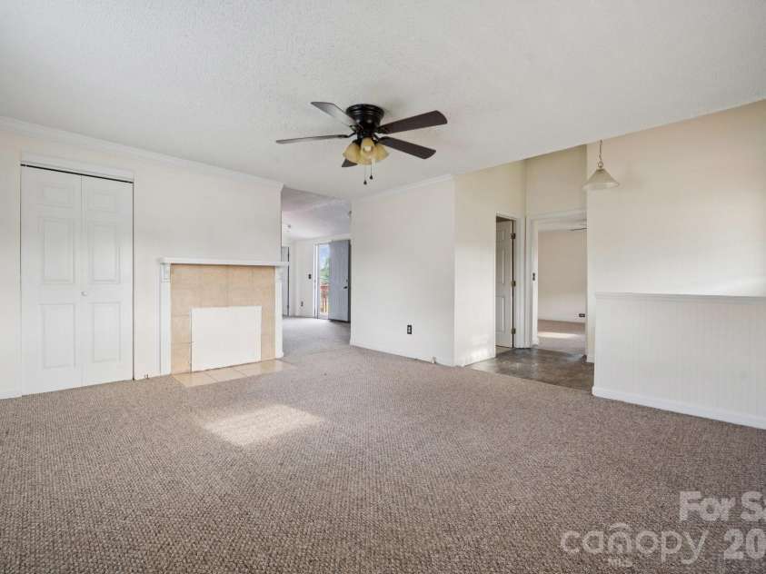 411 Central Avenue, Landis, NC 28088.  MLS# CAR4273594, YatesRealty ID 1922. Living Room
