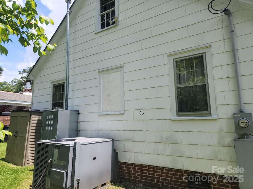109 Oakland Avenue, Chester, SC 29706.  MLS# CAR4233781, YatesRealty ID 19220. Close up of boarded bathroom window