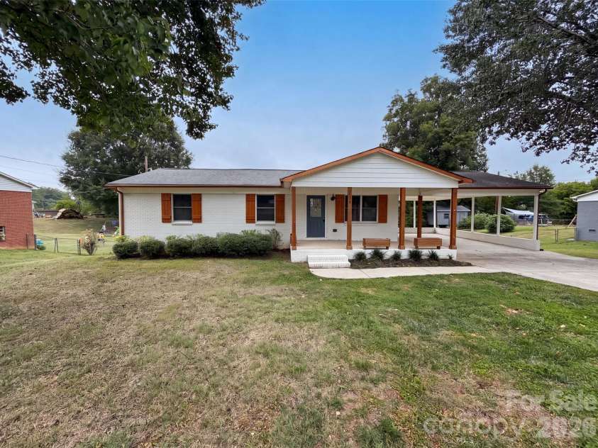 123 Rowe Street, Gastonia, NC 28056.  MLS# CAR4408478, YatesRealty ID 19220. 