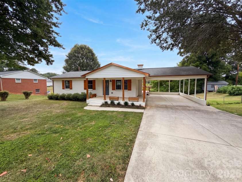 123 Rowe Street, Gastonia, NC 28056.  MLS# CAR4408478, YatesRealty ID 19220. 