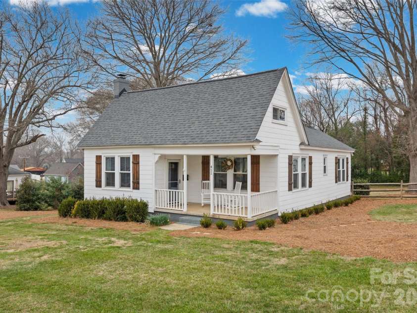411 Williamson Street, Fort Mill, SC 29715.  MLS# CAR4360682, YatesRealty ID 19222. 