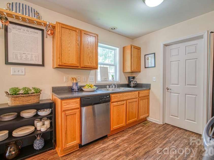 136 Newberry Drive, Fletcher, NC 28732.  MLS# CAR4375233, YatesRealty ID 19223. 