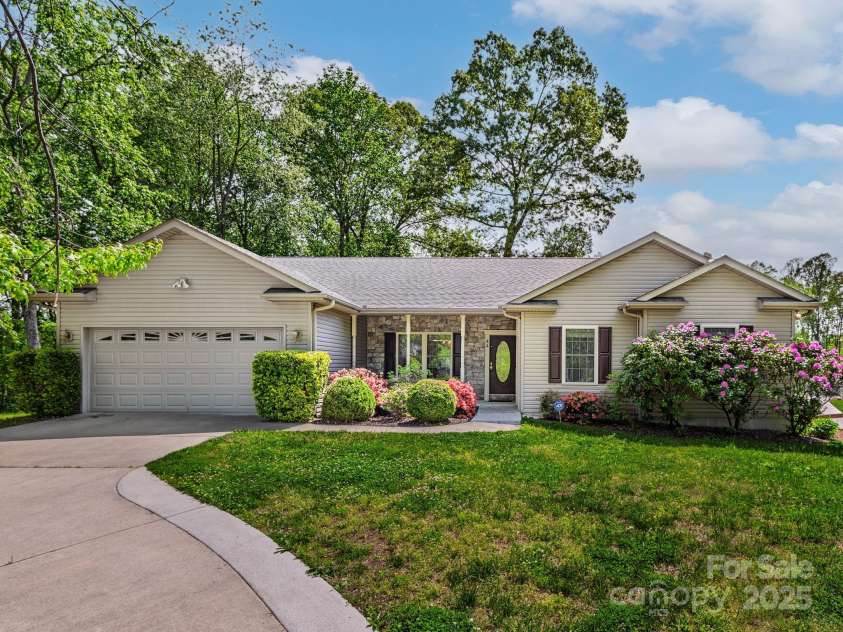 44 Sunnyview Terrace, Asheville, NC 28806.  MLS# CAR4252783, YatesRealty ID 19223. 