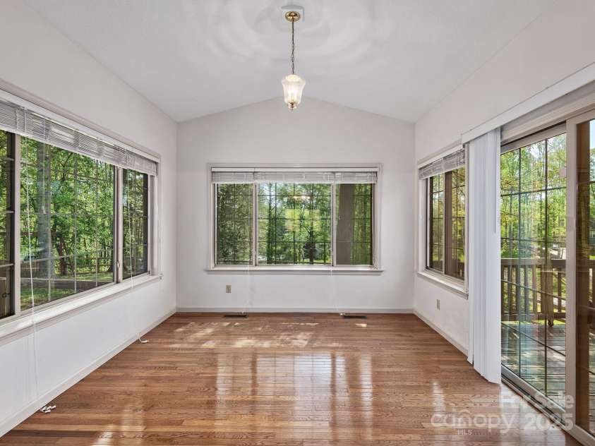 44 Sunnyview Terrace, Asheville, NC 28806.  MLS# CAR4252783, YatesRealty ID 19223. 