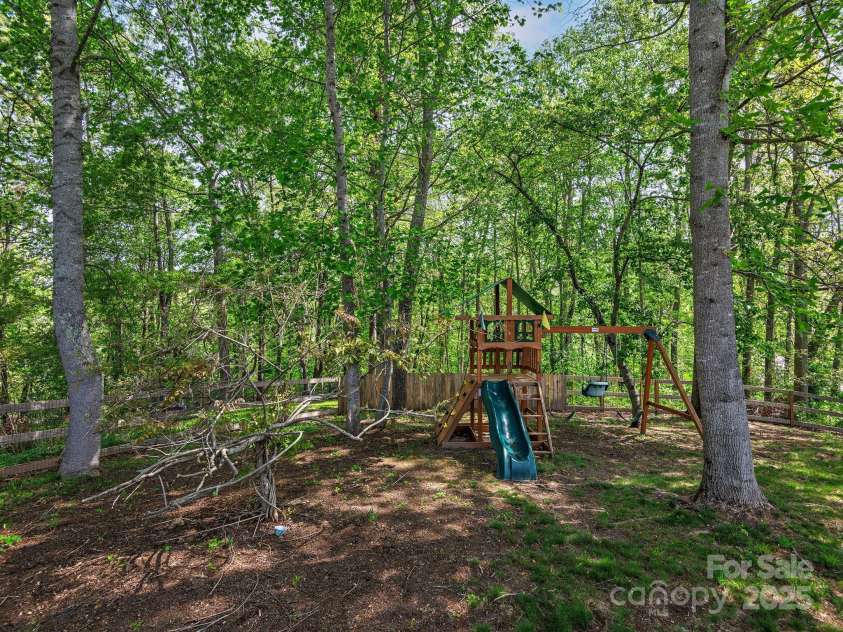 44 Sunnyview Terrace, Asheville, NC 28806.  MLS# CAR4252783, YatesRealty ID 19223. 