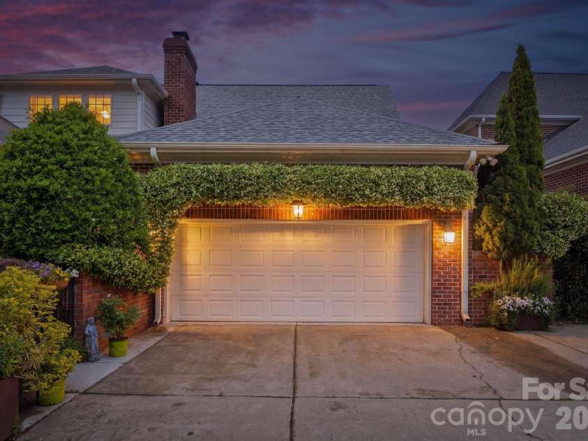 2618 Sheffield Crescent Court, Charlotte, NC 28226.  MLS# CAR4377497, YatesRealty ID 19224. 2 Car Garage