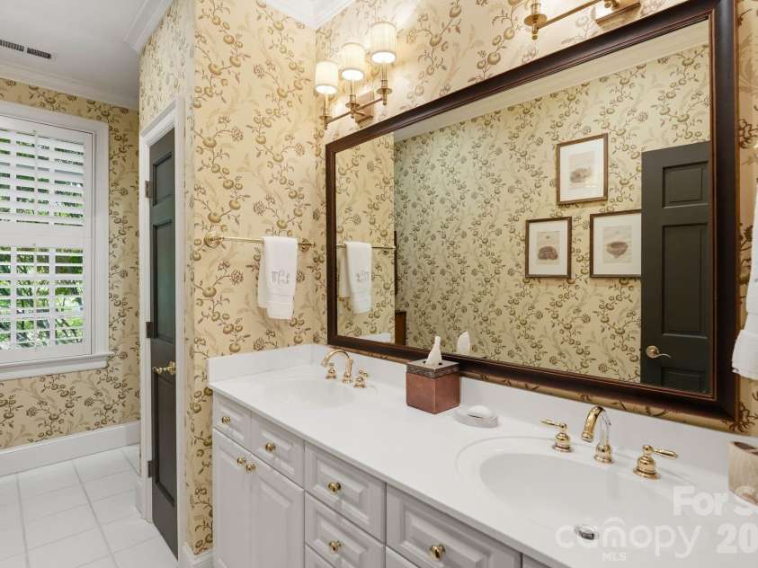 2618 Sheffield Crescent Court, Charlotte, NC 28226.  MLS# CAR4377497, YatesRealty ID 19224. Full Bath 2