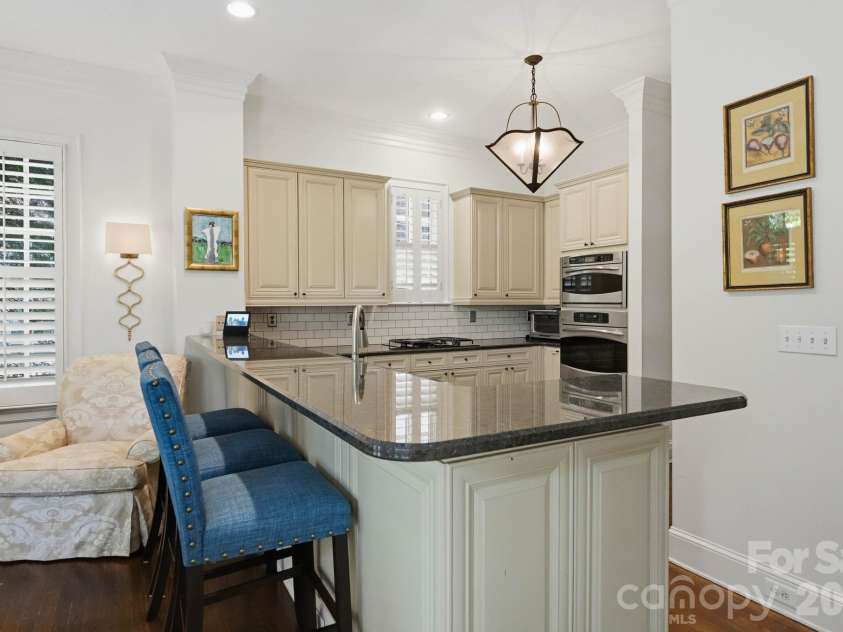 2618 Sheffield Crescent Court, Charlotte, NC 28226.  MLS# CAR4377497, YatesRealty ID 19224. Kitchen