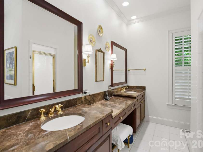 2618 Sheffield Crescent Court, Charlotte, NC 28226.  MLS# CAR4377497, YatesRealty ID 19224. Primary Bathroom