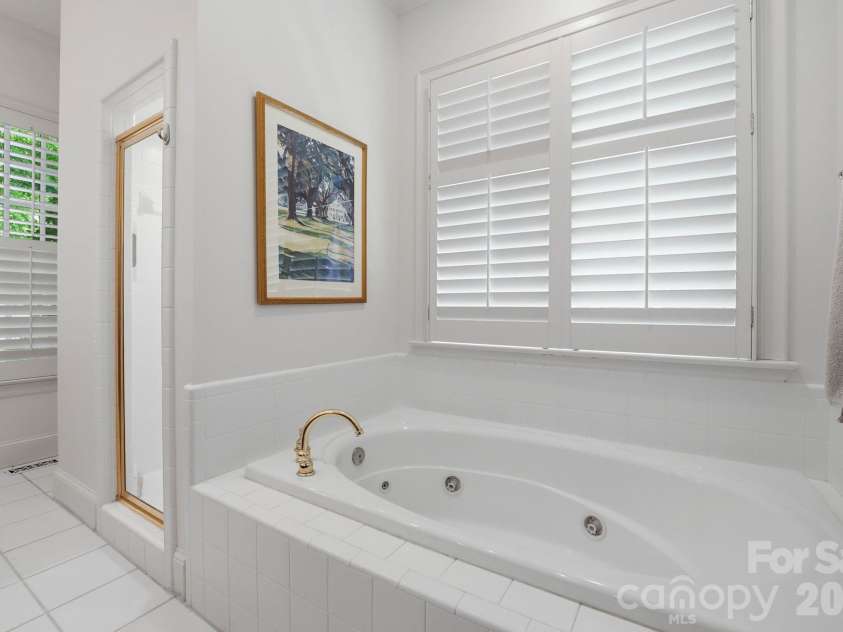 2618 Sheffield Crescent Court, Charlotte, NC 28226.  MLS# CAR4377497, YatesRealty ID 19224. Primary Bathroom