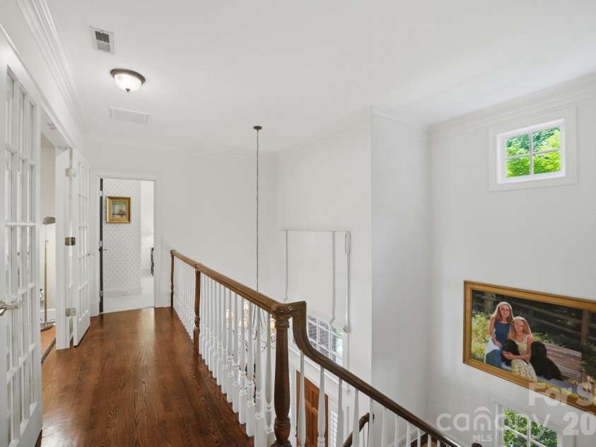 2618 Sheffield Crescent Court, Charlotte, NC 28226.  MLS# CAR4377497, YatesRealty ID 19224. Upper Hall