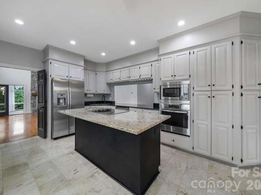 120 Royal Pointe Way, Mooresville, NC 28117.  MLS# CAR4391767, YatesRealty ID 19225. 