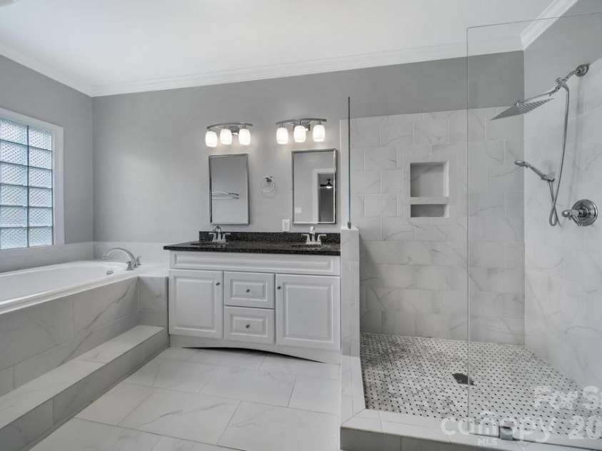 120 Royal Pointe Way, Mooresville, NC 28117.  MLS# CAR4391767, YatesRealty ID 19225. 