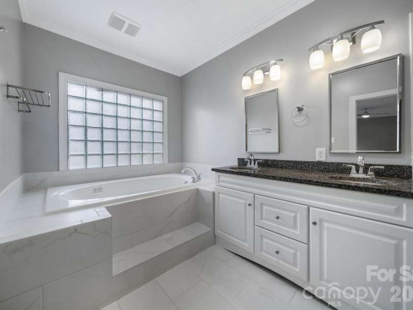 120 Royal Pointe Way, Mooresville, NC 28117.  MLS# CAR4391767, YatesRealty ID 19225. 