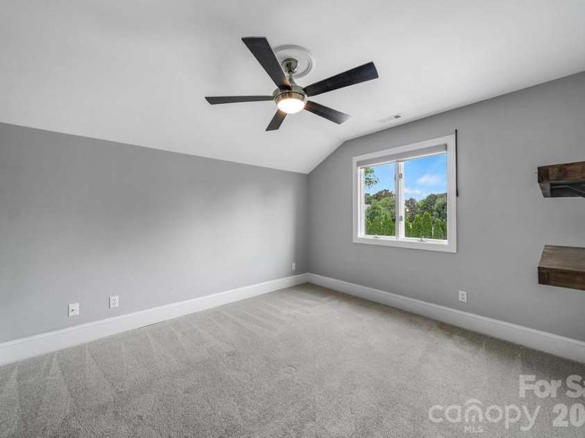 120 Royal Pointe Way, Mooresville, NC 28117.  MLS# CAR4391767, YatesRealty ID 19225. 
