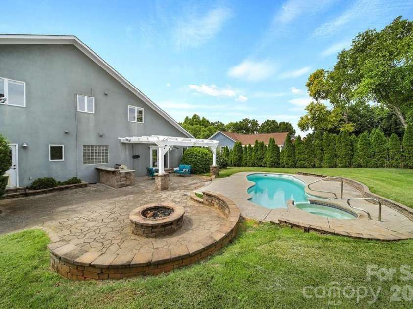 120 Royal Pointe Way, Mooresville, NC 28117.  MLS# CAR4391767, YatesRealty ID 19225. 