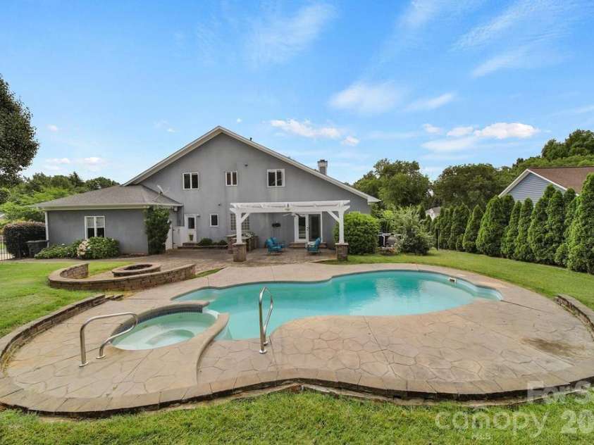 120 Royal Pointe Way, Mooresville, NC 28117.  MLS# CAR4391767, YatesRealty ID 19225. 