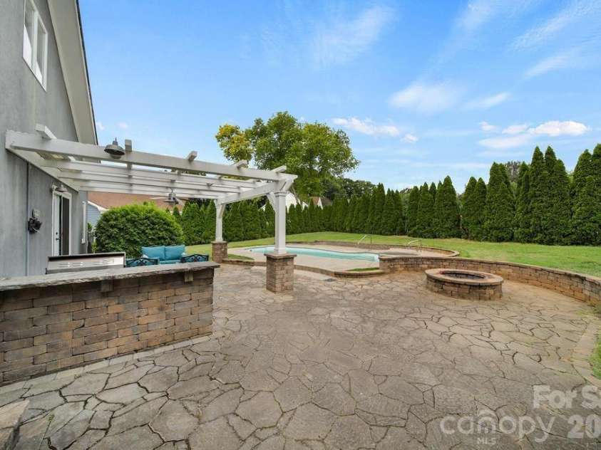 120 Royal Pointe Way, Mooresville, NC 28117.  MLS# CAR4391767, YatesRealty ID 19225. 