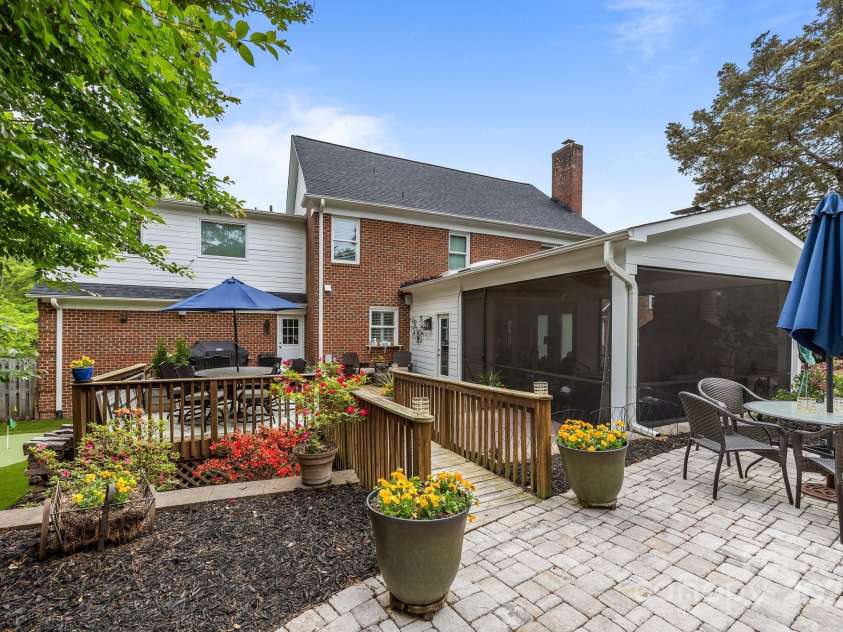 6916 Cameron Glen Drive, Charlotte, NC 28210.  MLS# CAR4267491, YatesRealty ID 19225. 