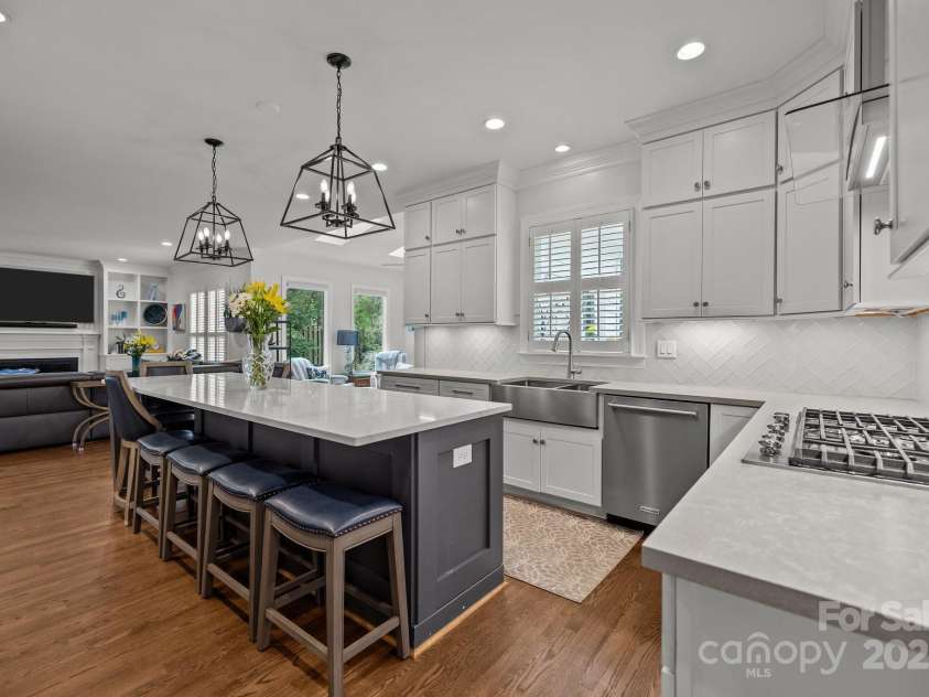 6916 Cameron Glen Drive, Charlotte, NC 28210.  MLS# CAR4267491, YatesRealty ID 19225. 