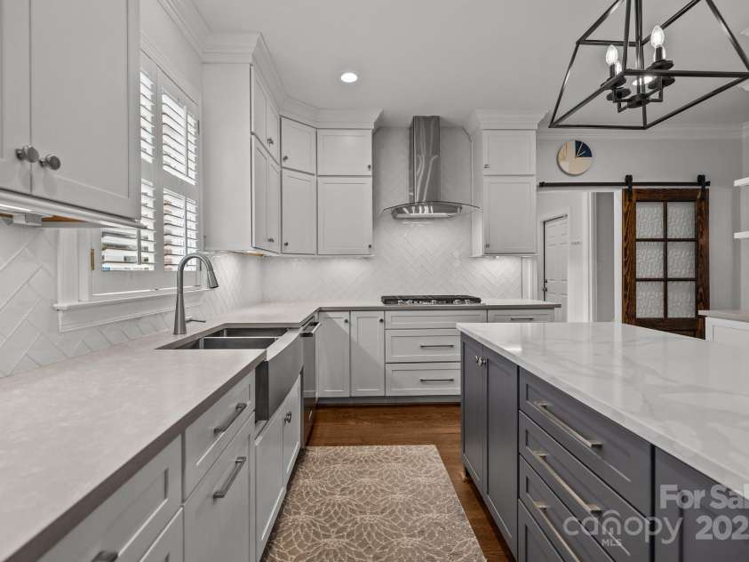 6916 Cameron Glen Drive, Charlotte, NC 28210.  MLS# CAR4267491, YatesRealty ID 19225. 