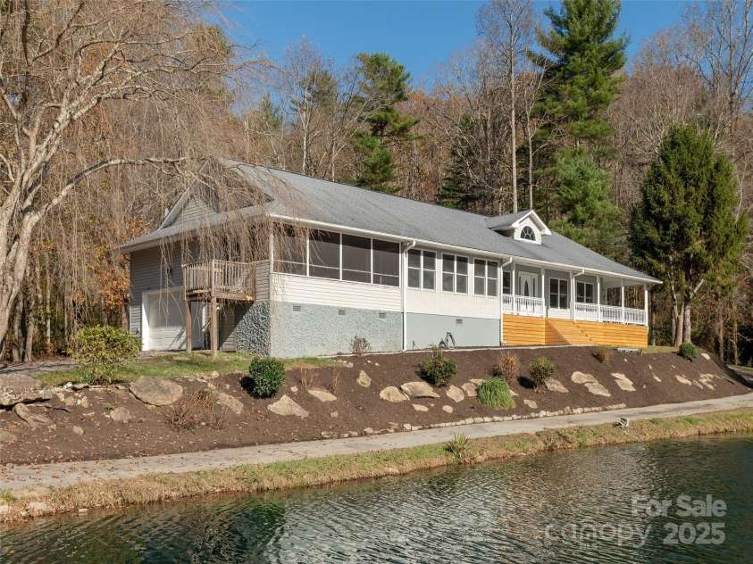 530 Stoney Mountain Road, Hendersonville, NC 28791.  MLS# CAR4257826, YatesRealty ID 19226. 
