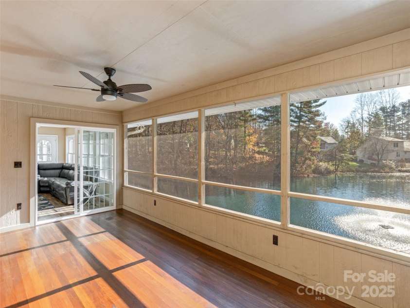 530 Stoney Mountain Road, Hendersonville, NC 28791.  MLS# CAR4257826, YatesRealty ID 19226. 