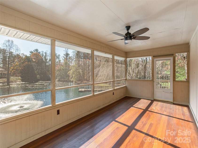 530 Stoney Mountain Road, Hendersonville, NC 28791.  MLS# CAR4257826, YatesRealty ID 19226. 