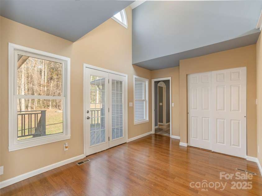 530 Stoney Mountain Road, Hendersonville, NC 28791.  MLS# CAR4257826, YatesRealty ID 19226. 