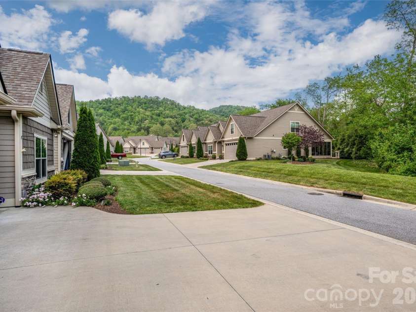 58 River Bend Lane, Fletcher, NC 28732.  MLS# CAR4376880, YatesRealty ID 19226. 